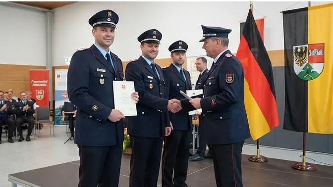 Beförderungen und Bestellungen bei der Feuerwehr